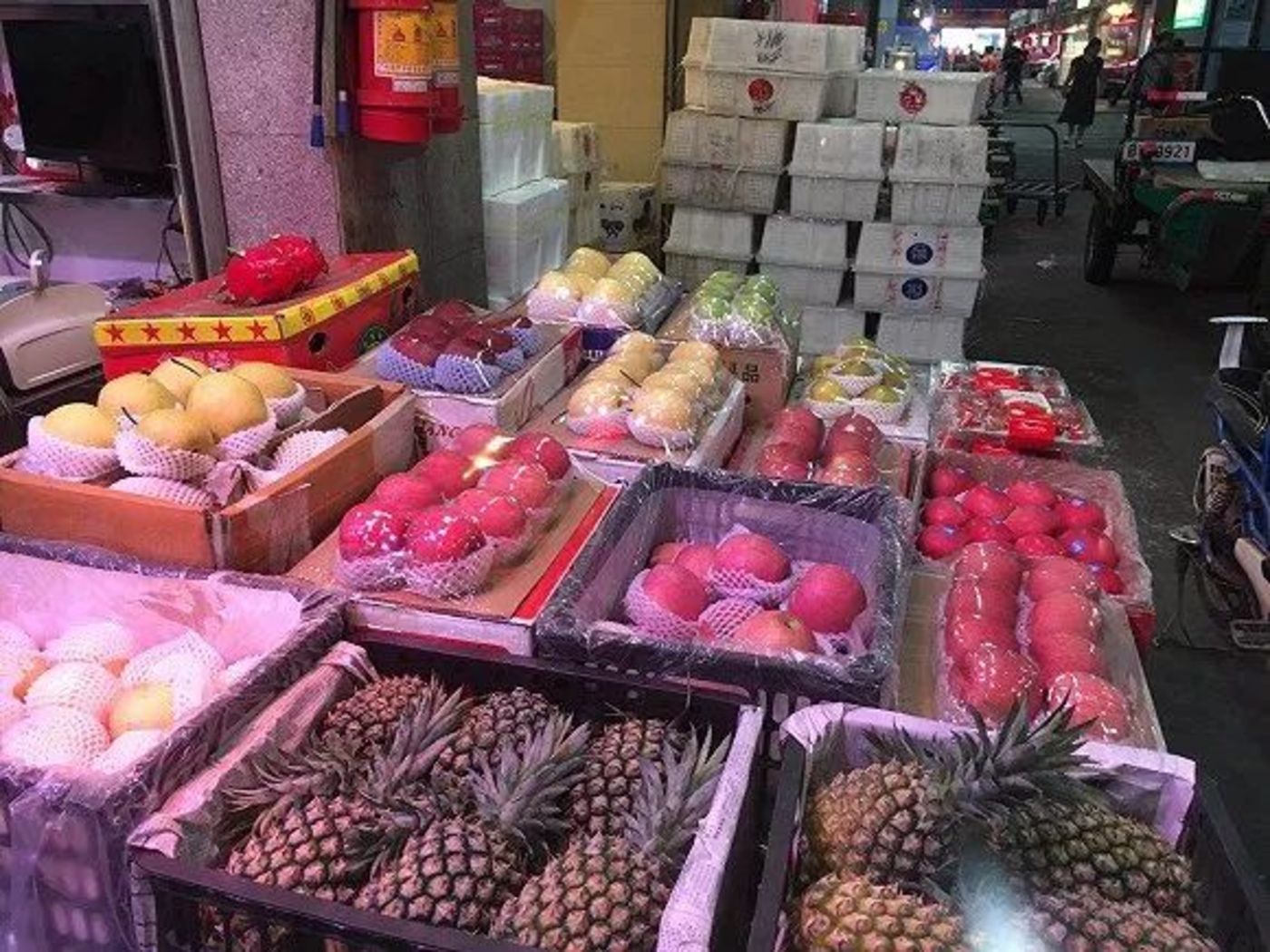 走訪北上深批發(fā)市場(chǎng)探行情 水果降價(jià)尚需等待至少三個(gè)月